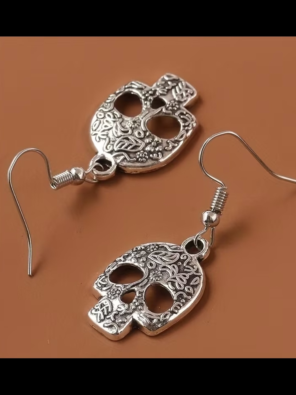 NWT* Silver Skull Hanging, Dangle Earrings, Antique Look* NEW